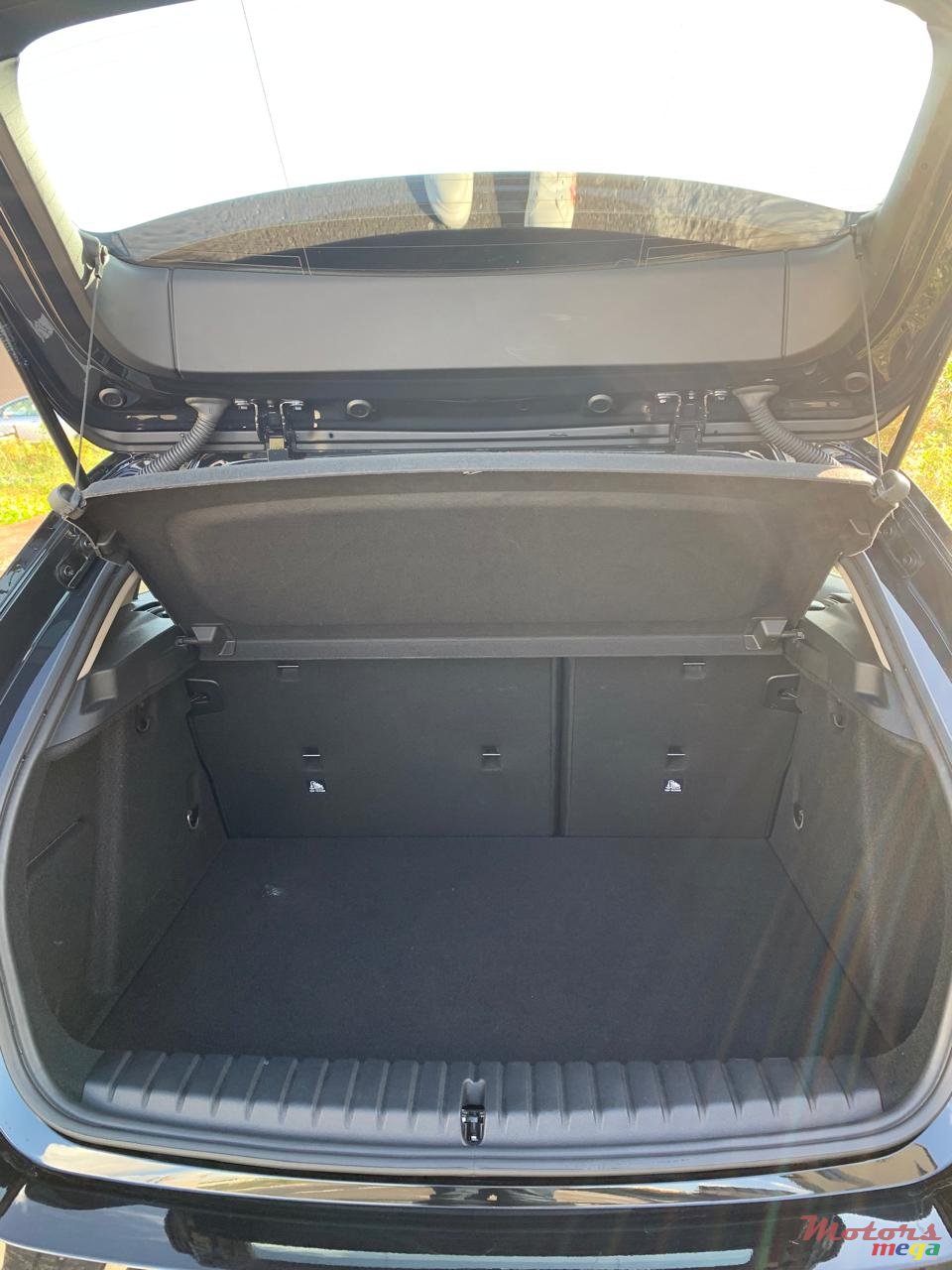 2020' BMW 118 photo #3