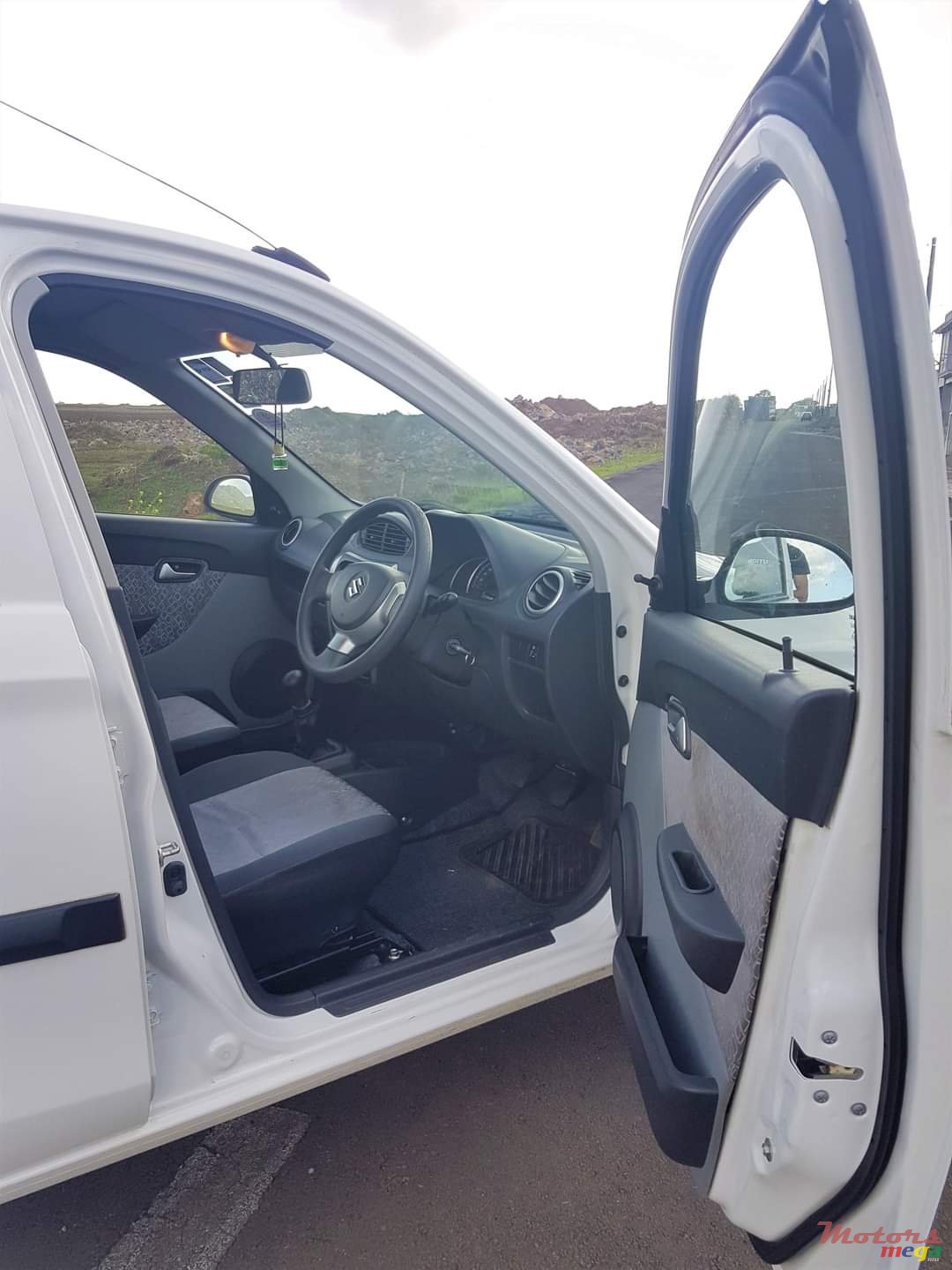 2017' Suzuki Alto photo #3