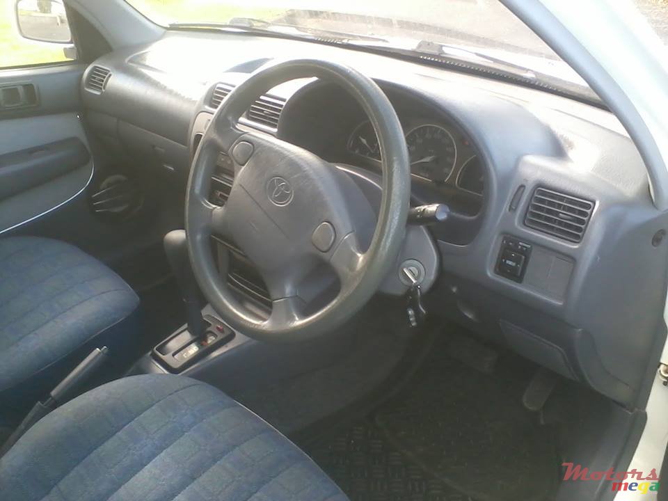 1998' Toyota Starlet photo #5