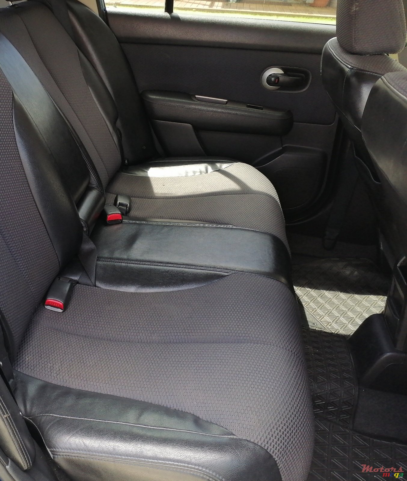 2006' Nissan Tiida photo #6