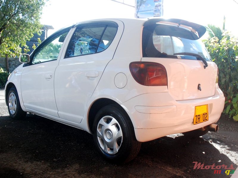 2002' Toyota Vitz Automatic photo #1