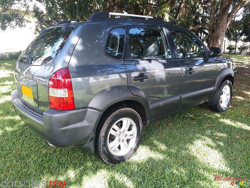 2007' Hyundai Tucson 2.0 photo #3