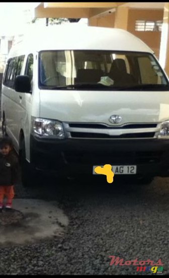 2012' Toyota HiAce photo #1