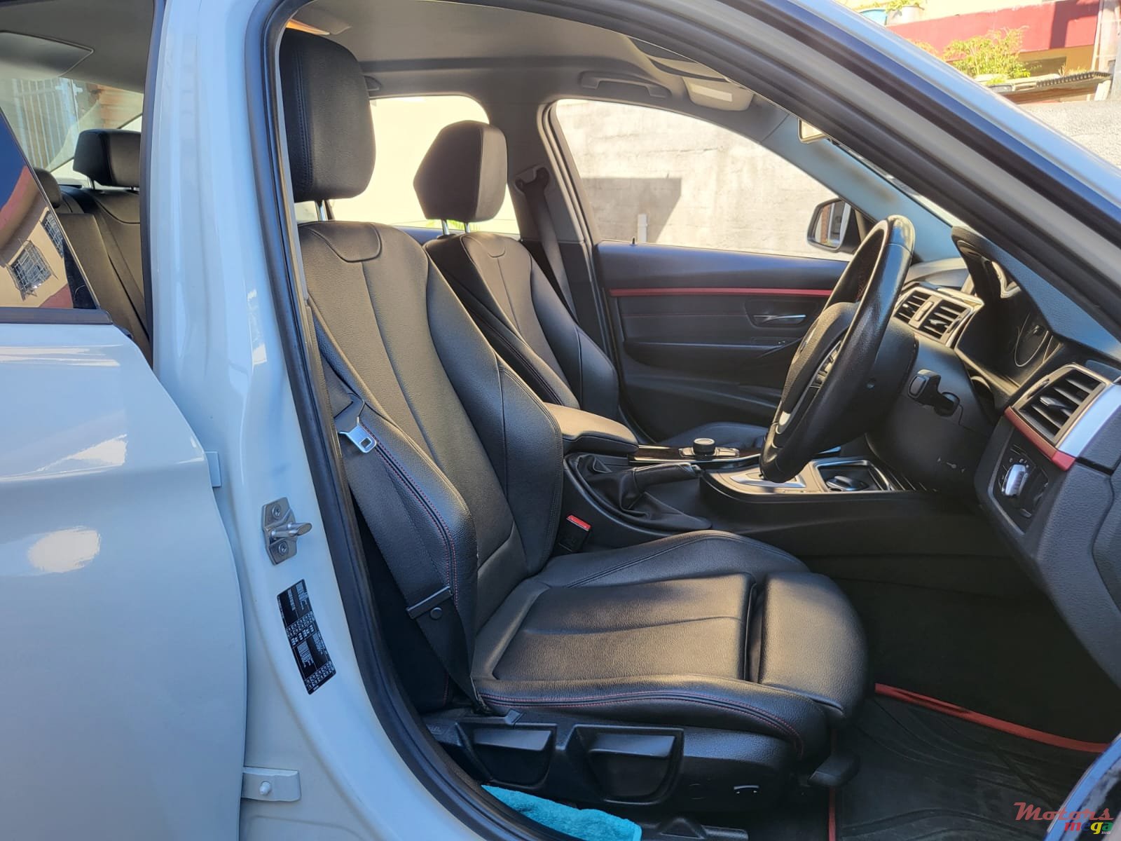 2015' BMW 3 Series photo #4