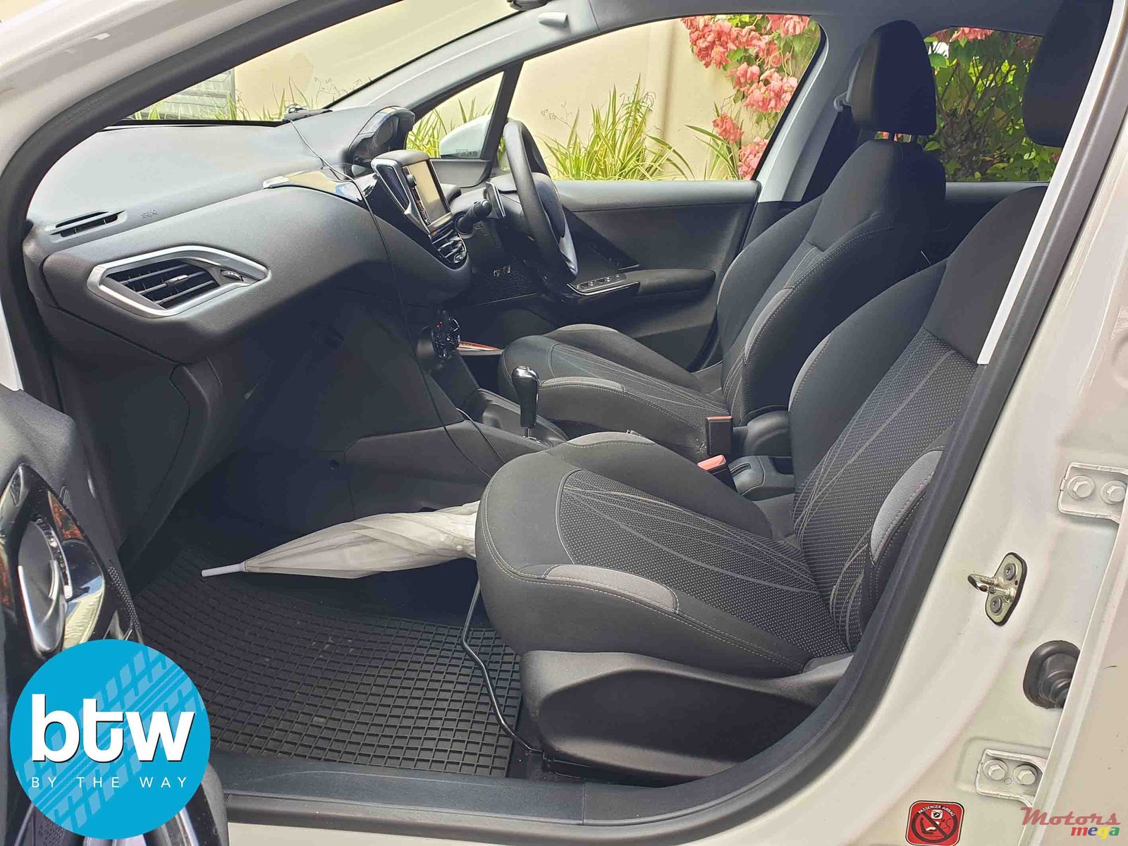 2015' Peugeot 208 eHDI Active photo #4