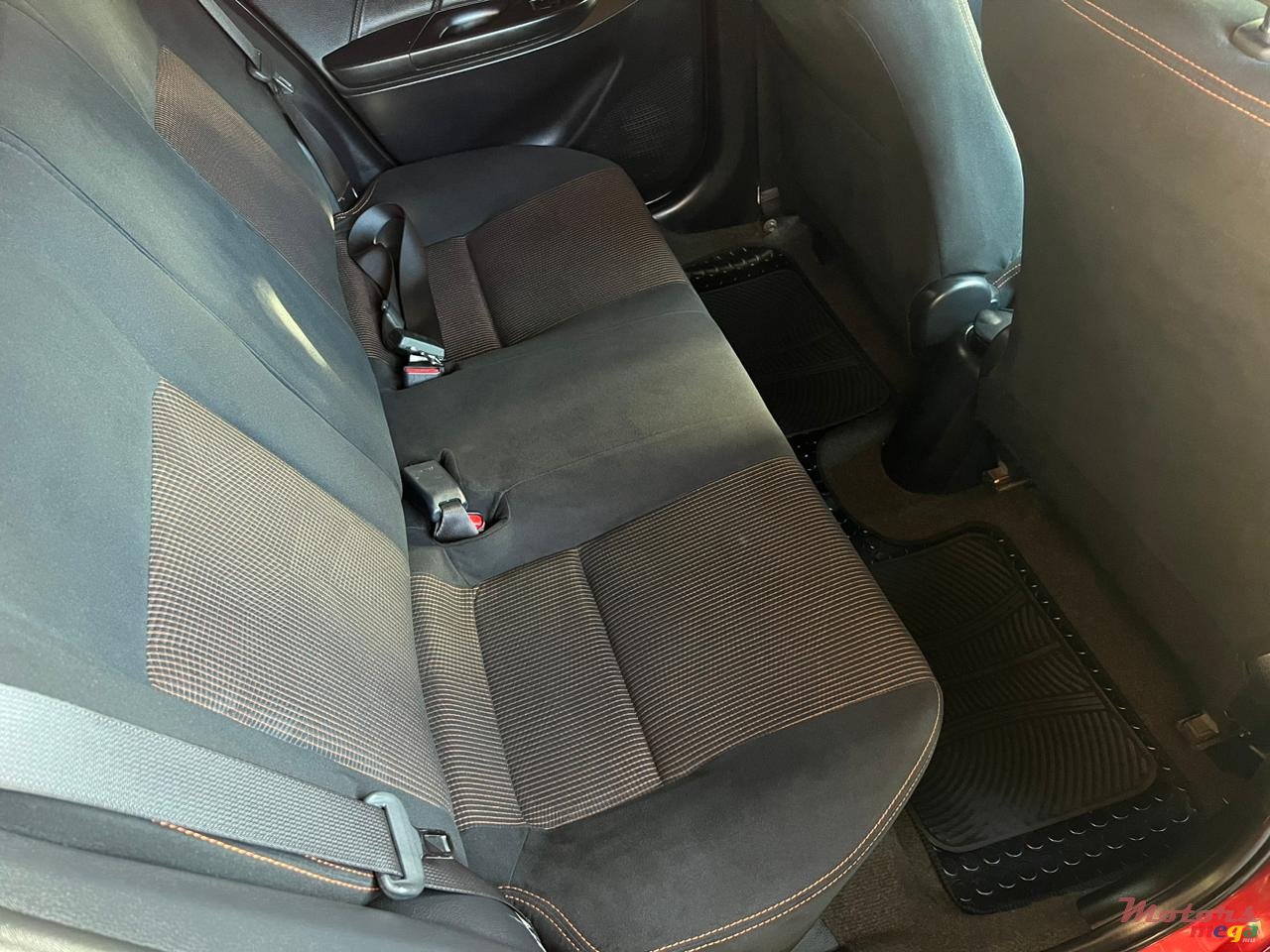 2015' Toyota Yaris photo #3