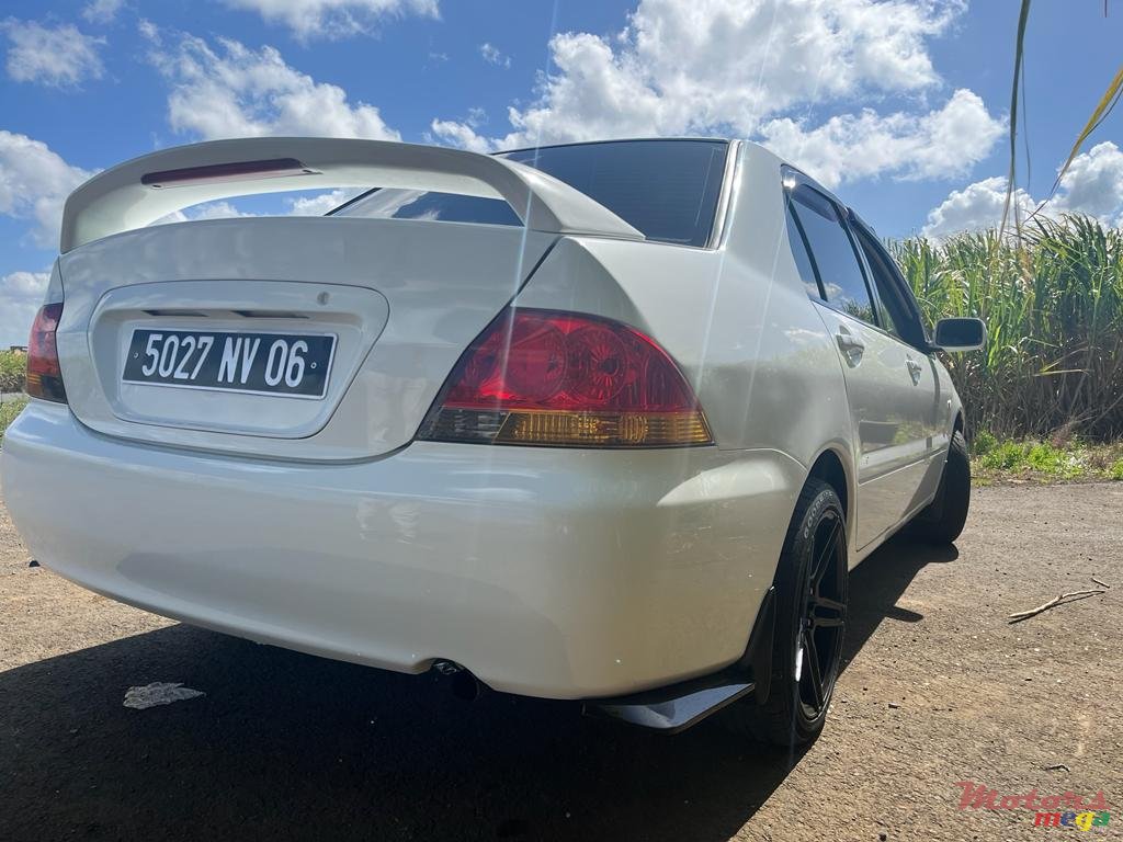 2006' Mitsubishi Lancer photo #3