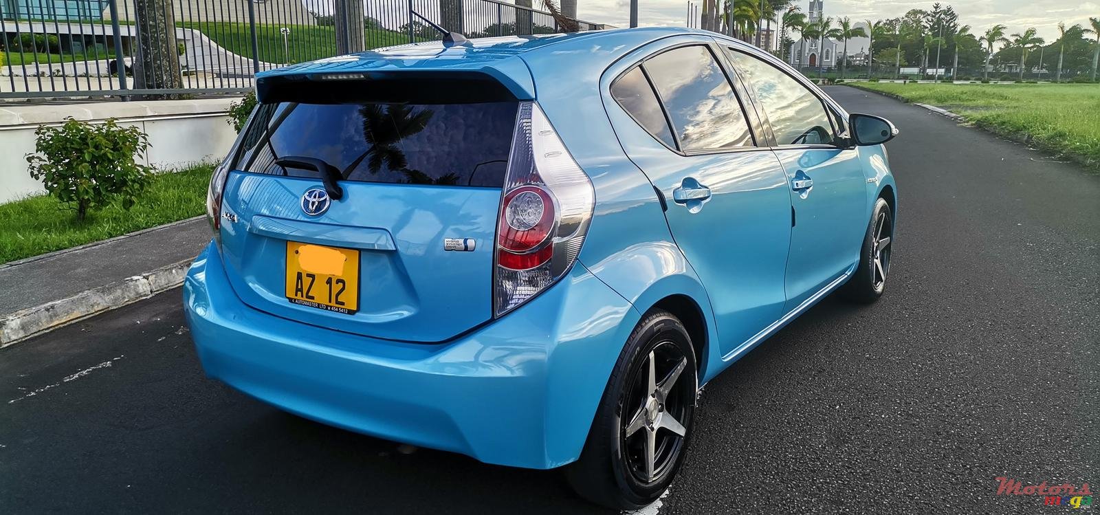 2012' Toyota Aqua photo #4