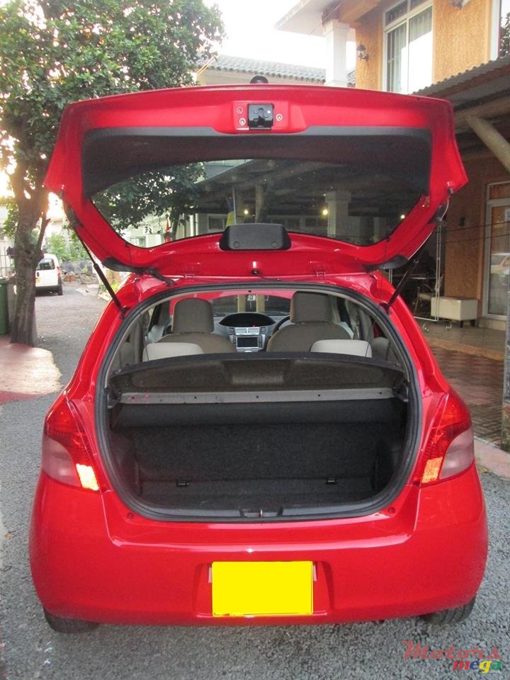 2006' Toyota Vitz photo #7