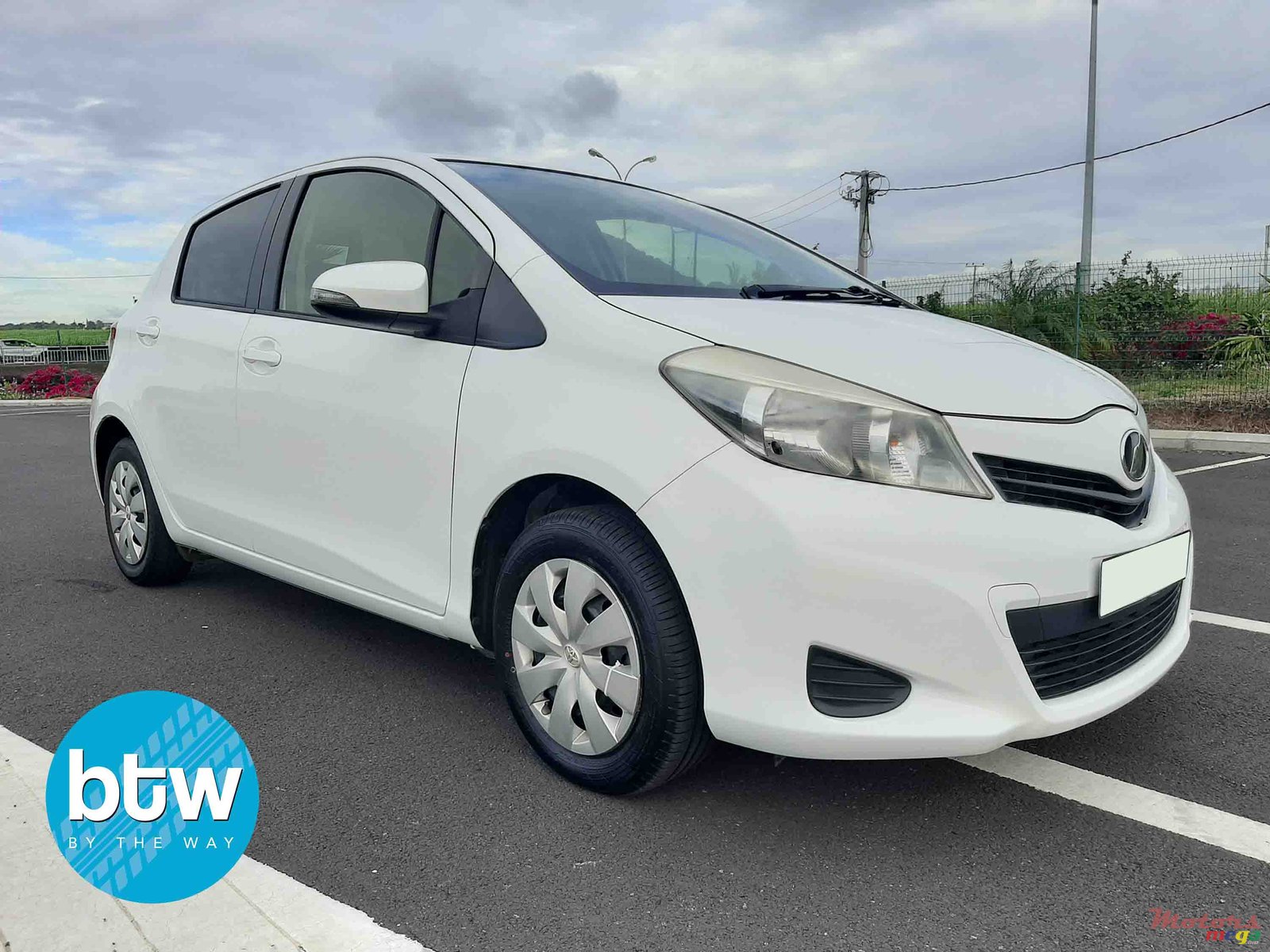 2012' Toyota Vitz photo #1