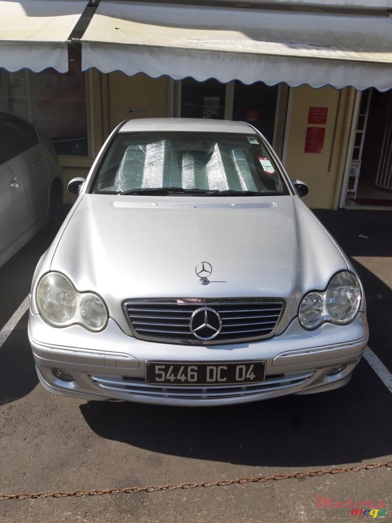 2004' Mercedes-Benz C-Class photo #1