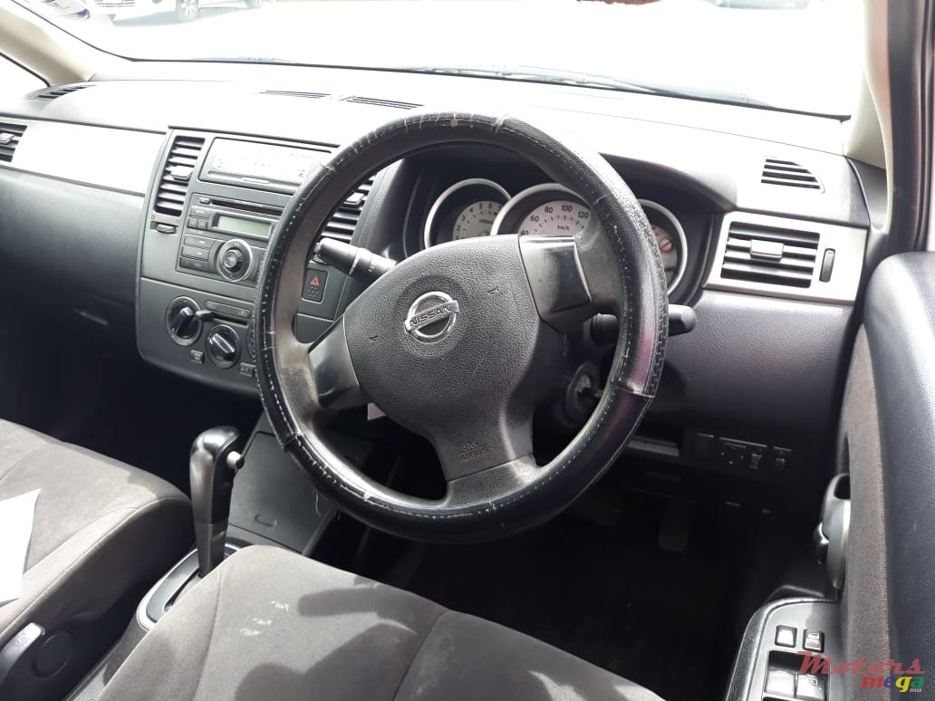 2008' Nissan Tiida photo #2