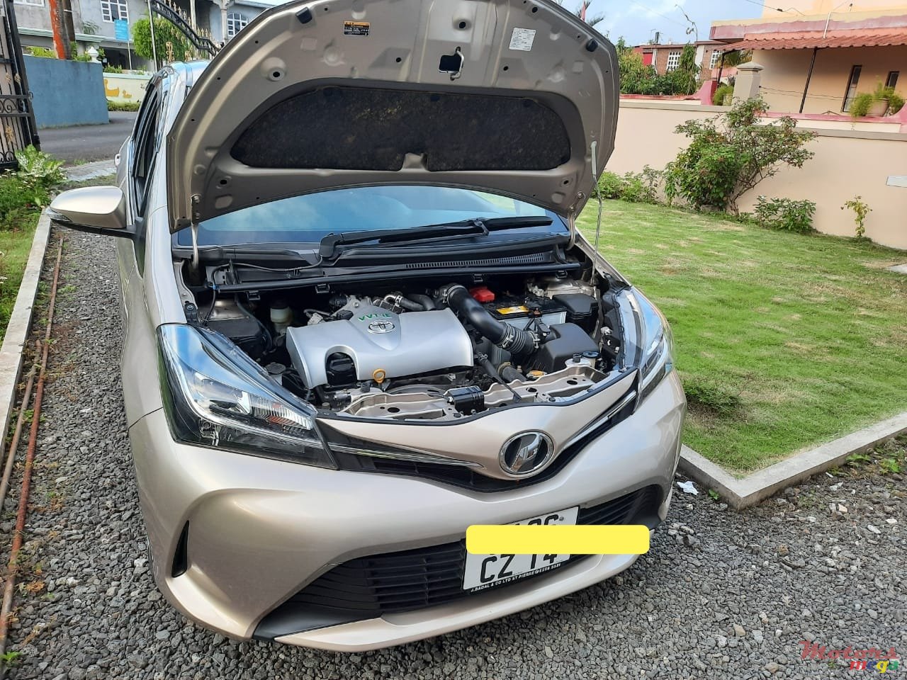 2014' Toyota Vitz photo #1