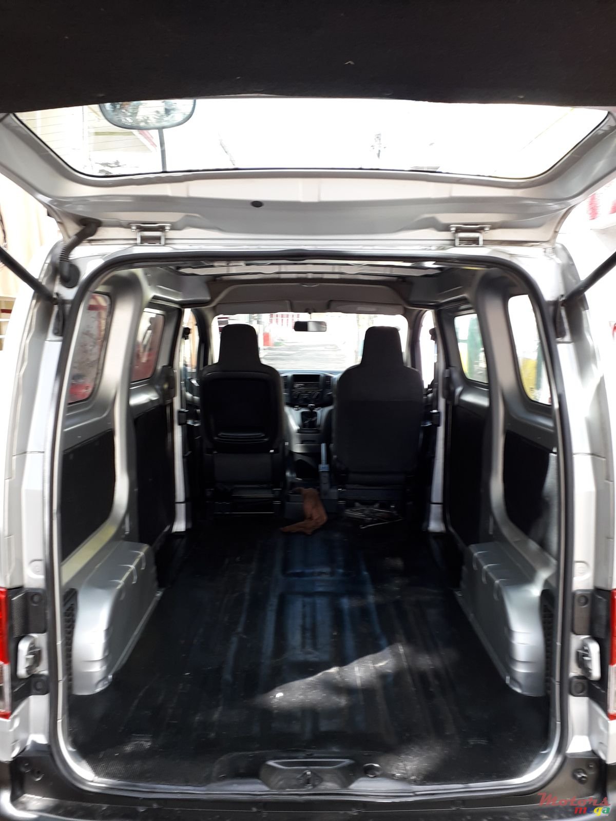 2010' Nissan NV200 GOODS VEHICLE photo #4