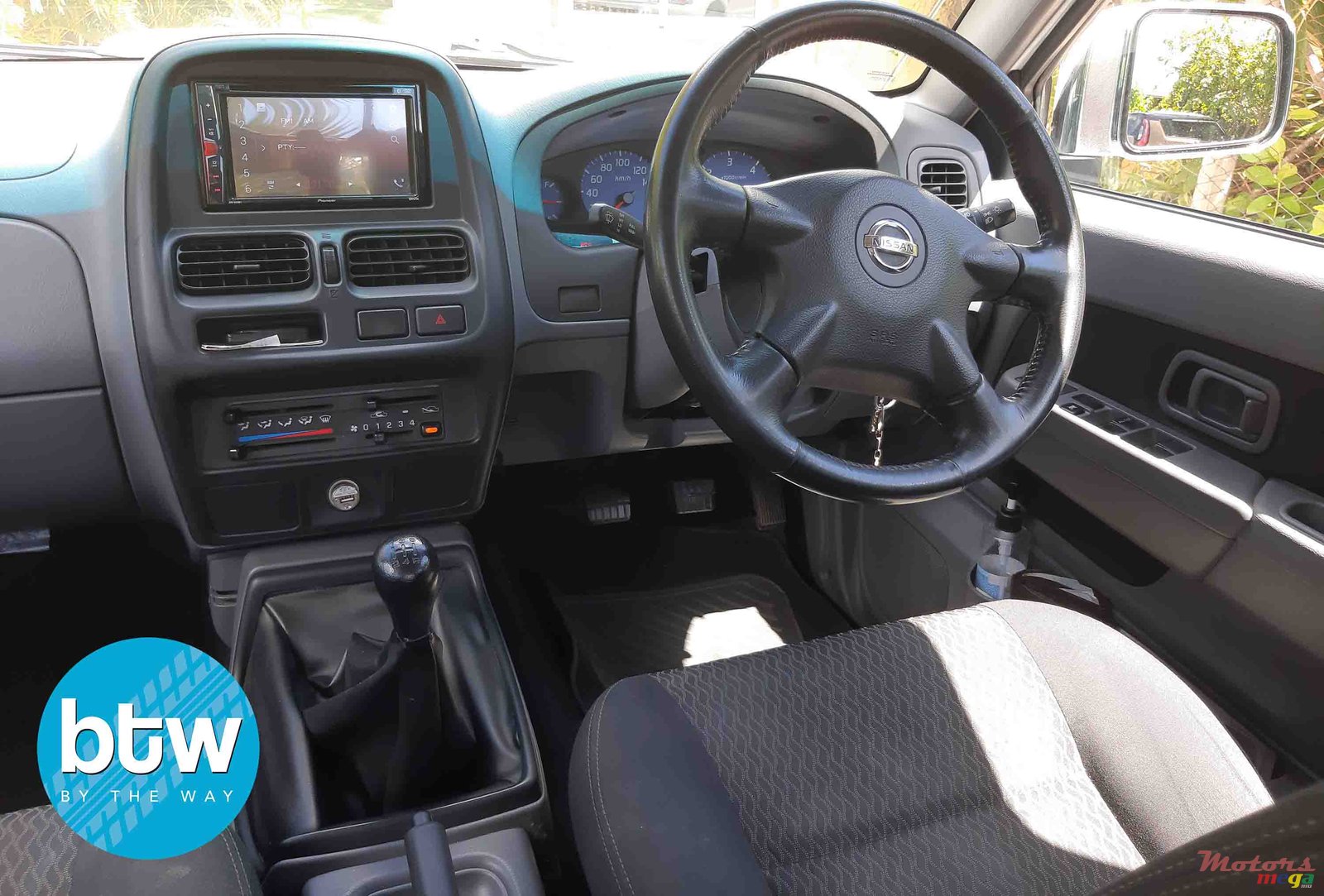 2019' Nissan NP300 photo #6