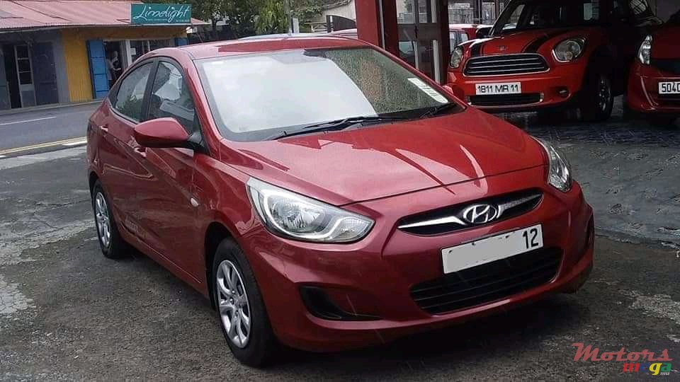 2012' Hyundai Accent photo #2