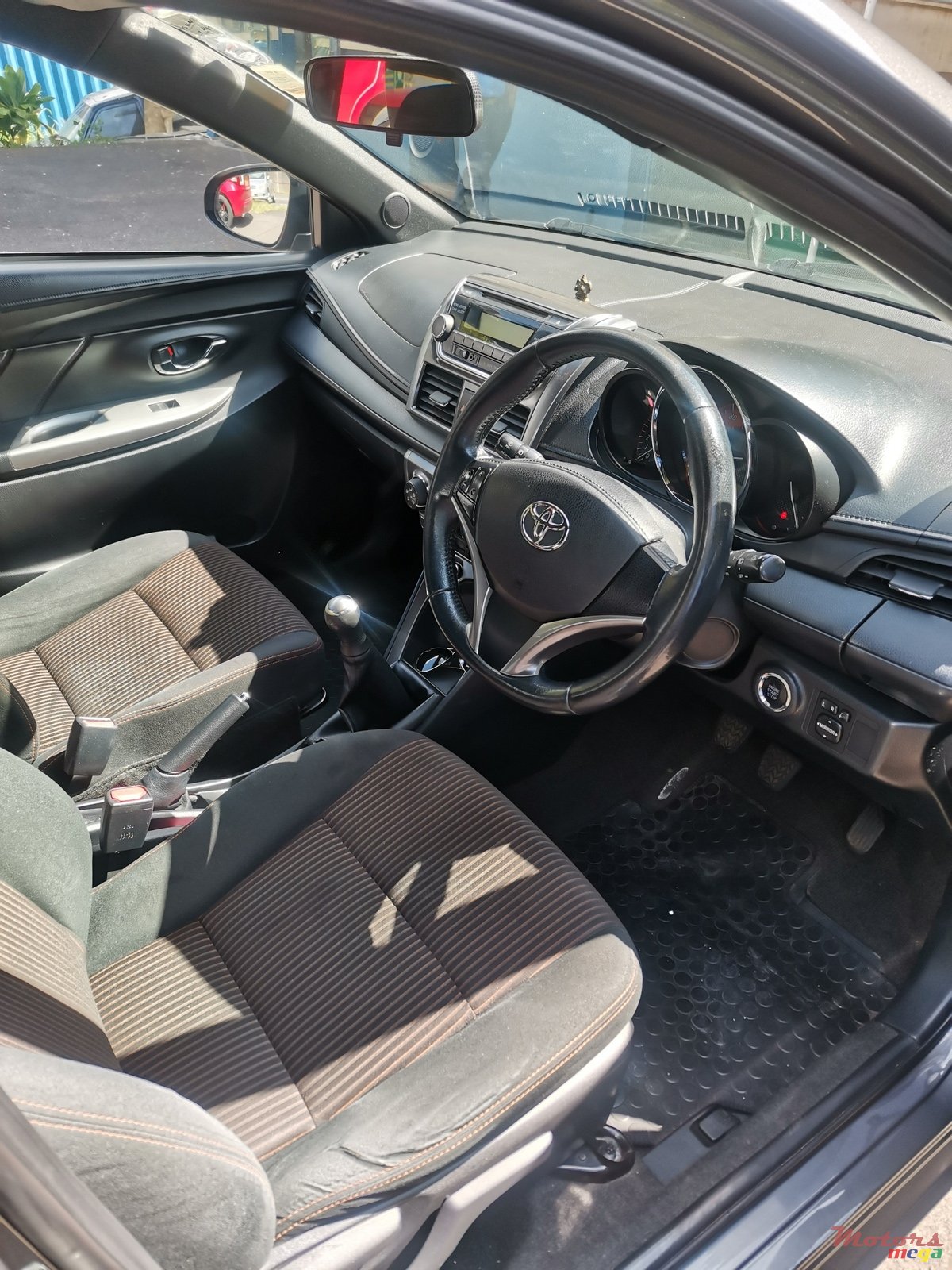 2015' Toyota Yaris Grade G photo #5