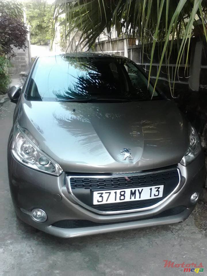 2013' Peugeot 208 2013 photo #1