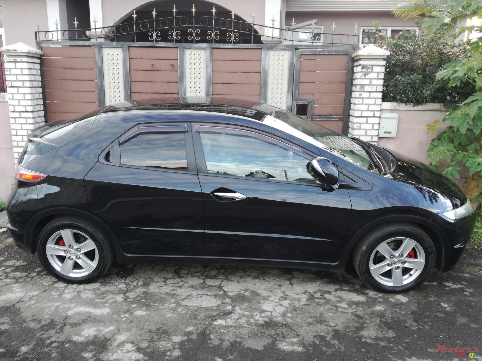 2008' Honda Civic FK1 photo #1