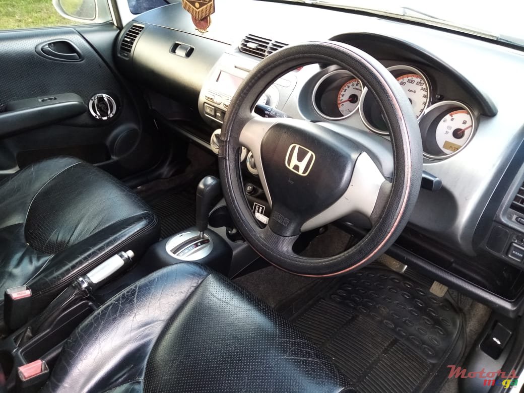 2005' Honda Jazz photo #6