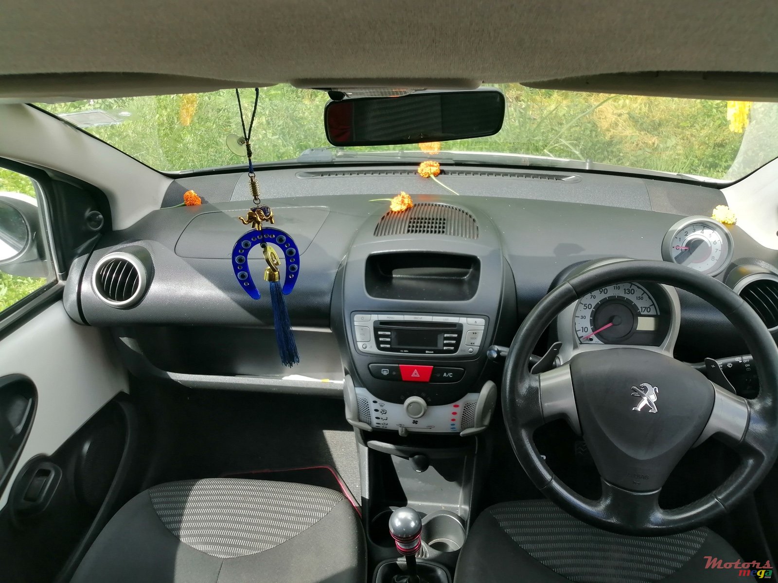 2012' Peugeot 107 photo #5