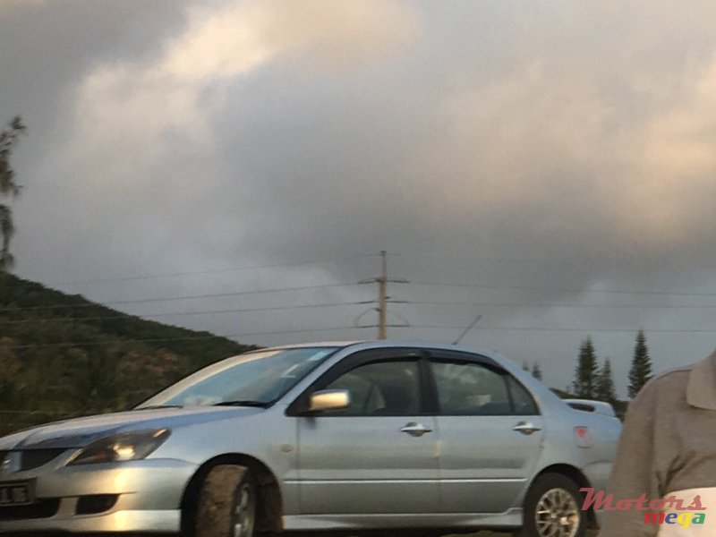 2006' Mitsubishi Lancer photo #7