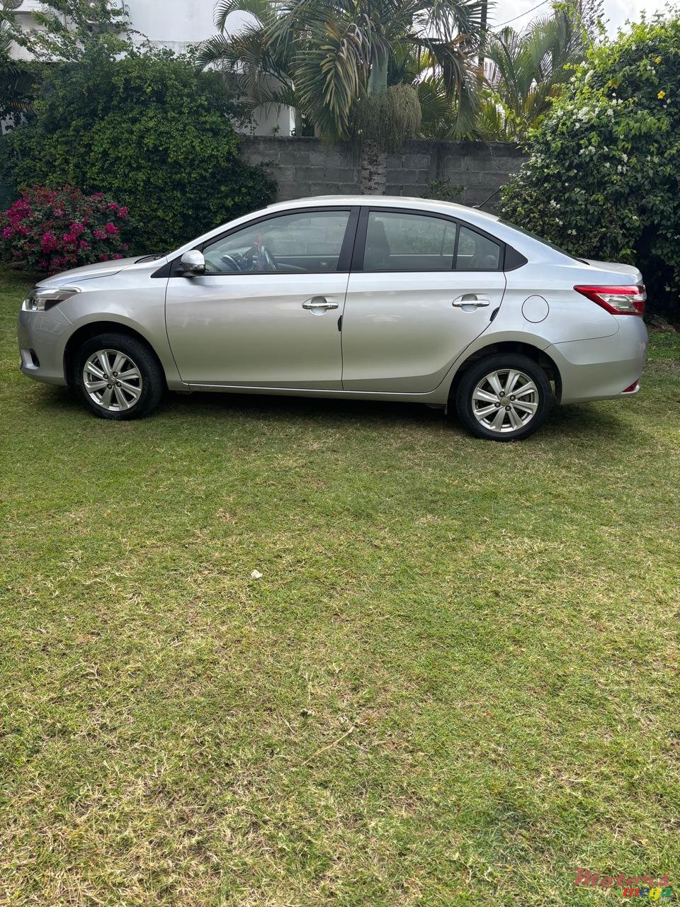 2017' Toyota Yaris photo #3