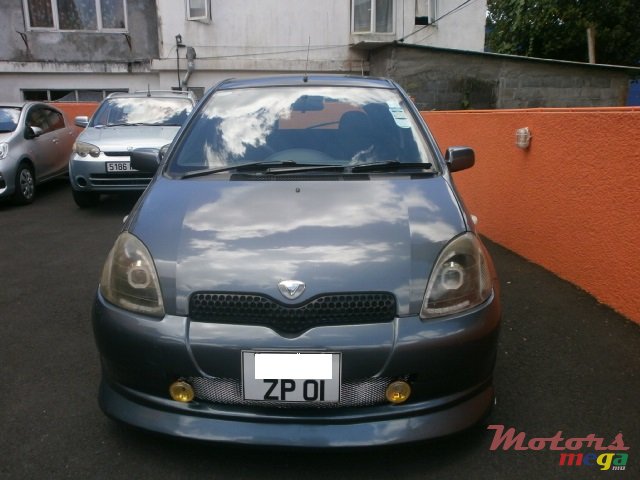 2001' Toyota Vitz photo #1