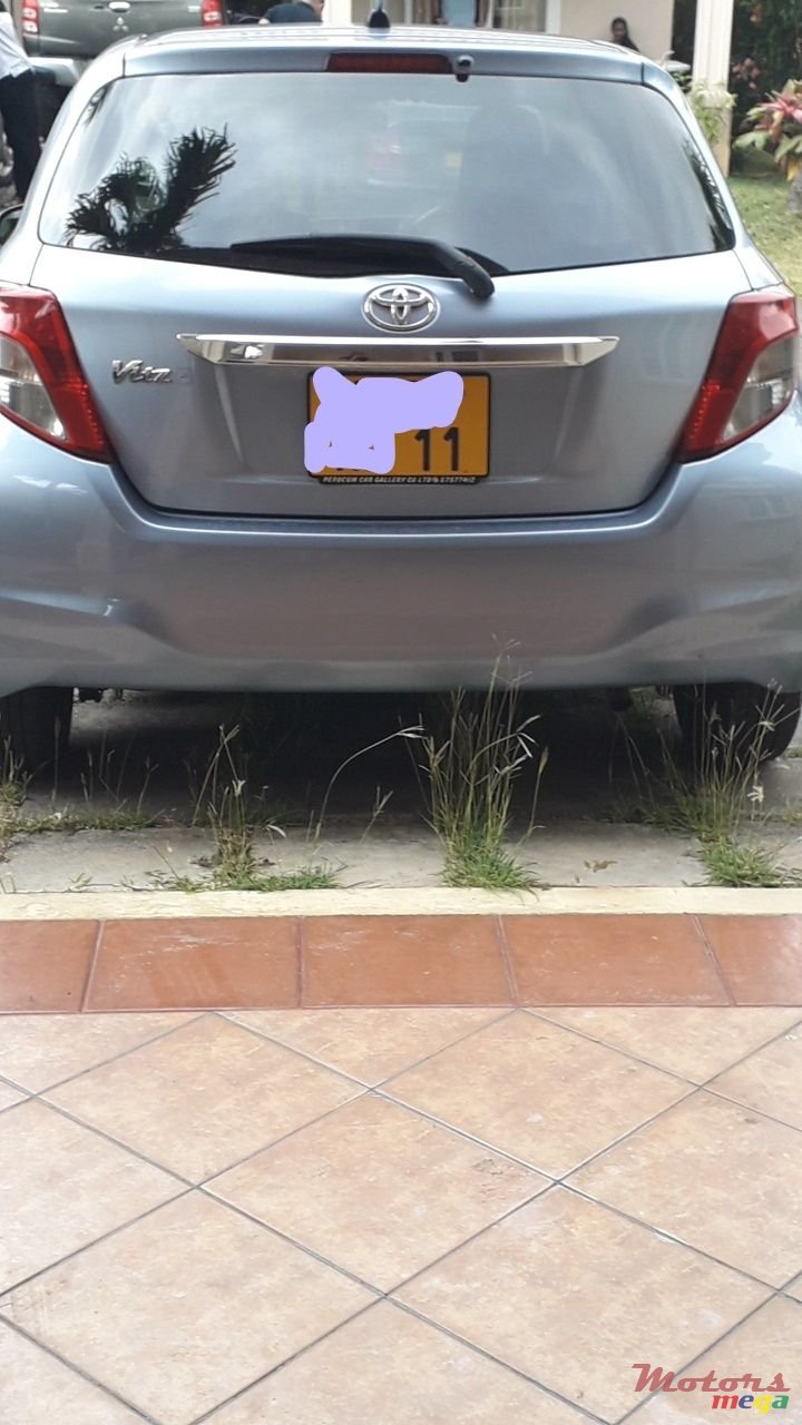 2011' Toyota Vitz photo #2