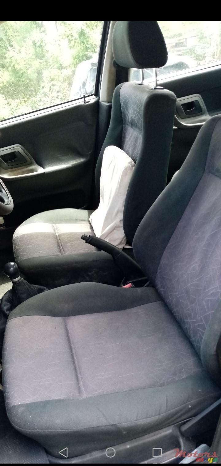 2001' Volkswagen Polo Classic photo #6