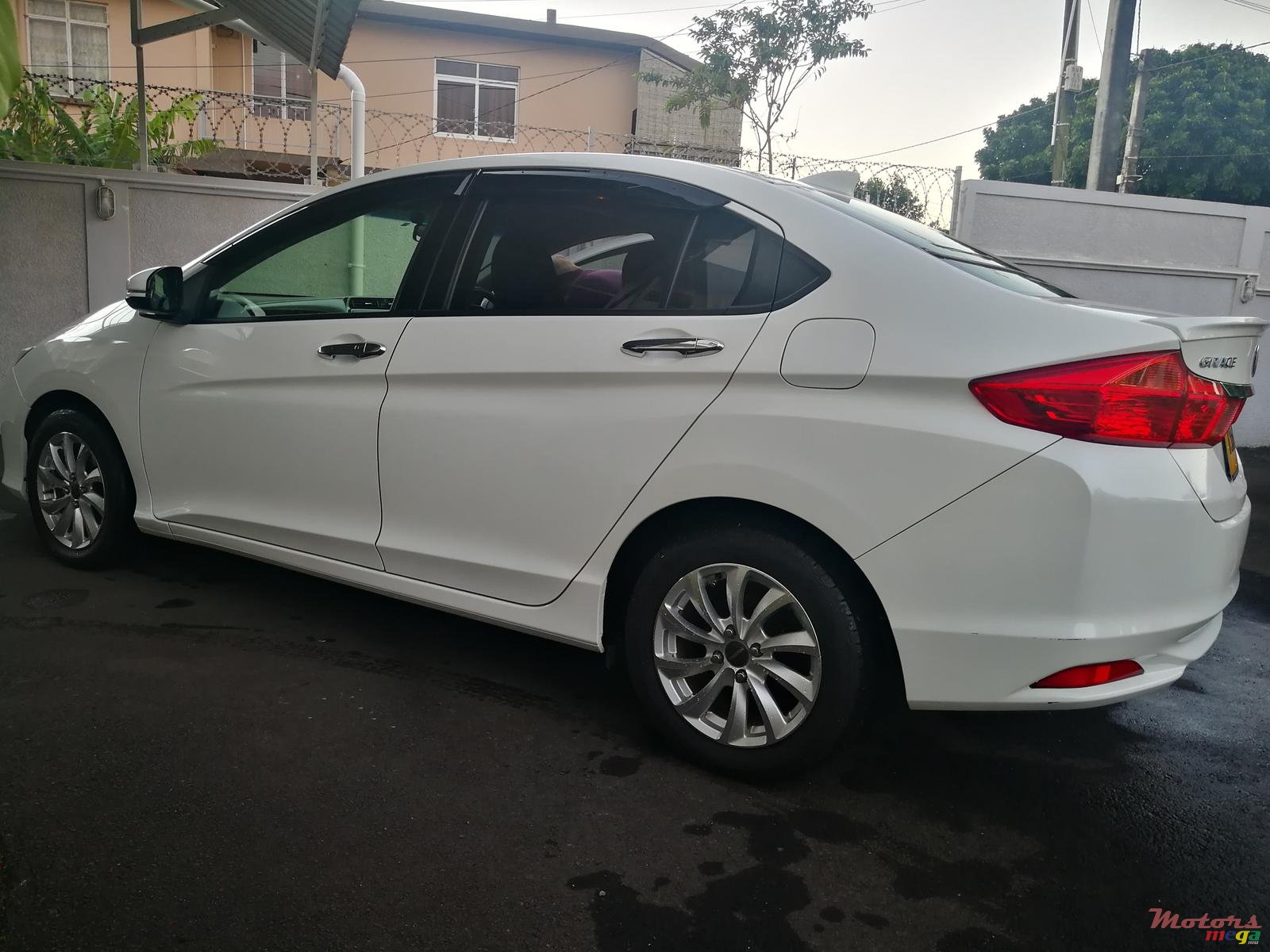 2015' Honda Grace photo #6