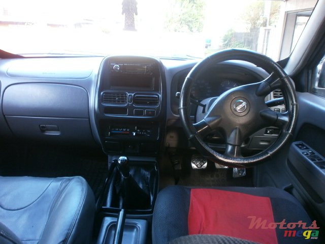 2004' Nissan 2x4 photo #5