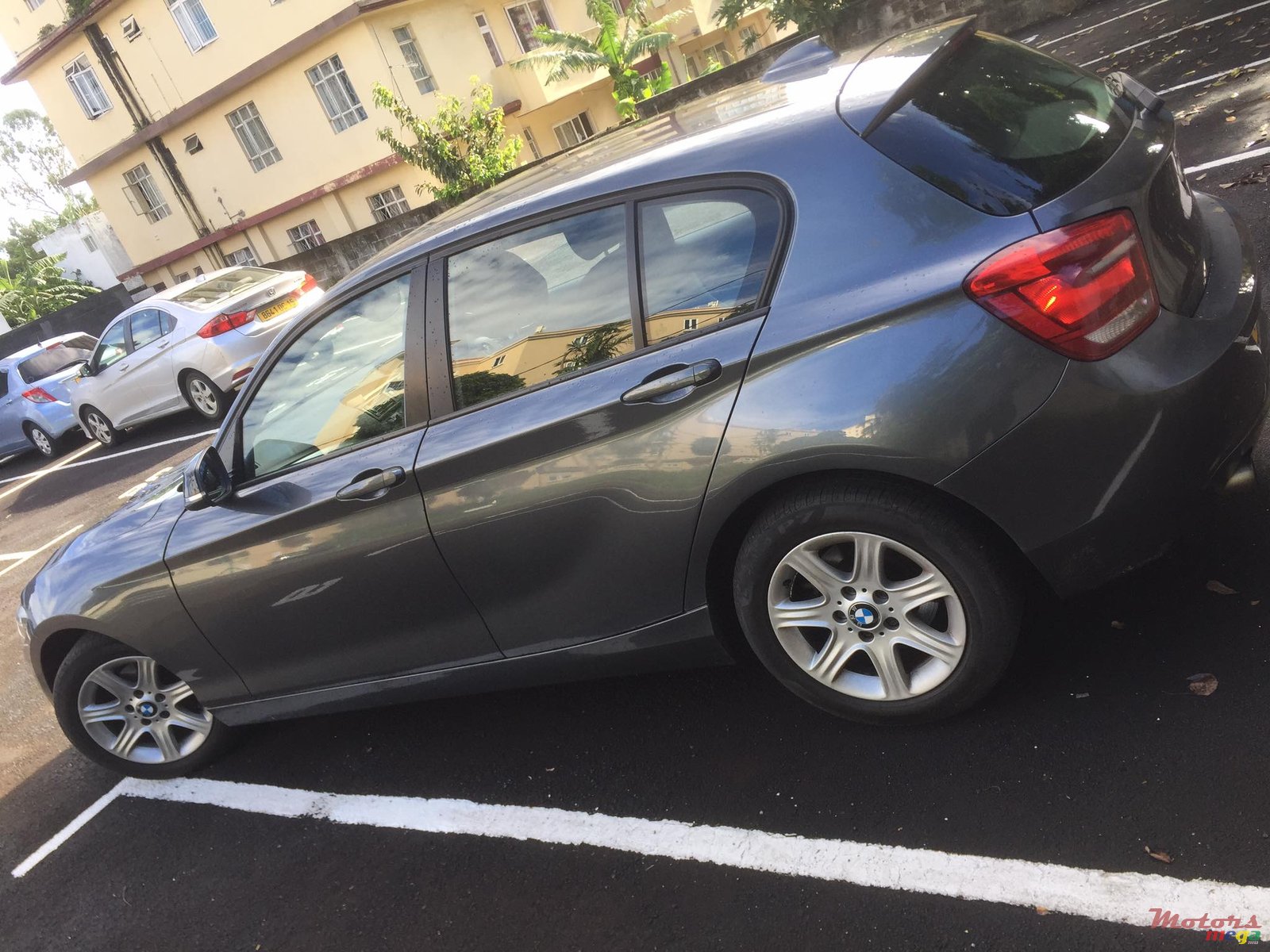 2012' BMW 1 Series 5 Door Twin Turbo photo #6