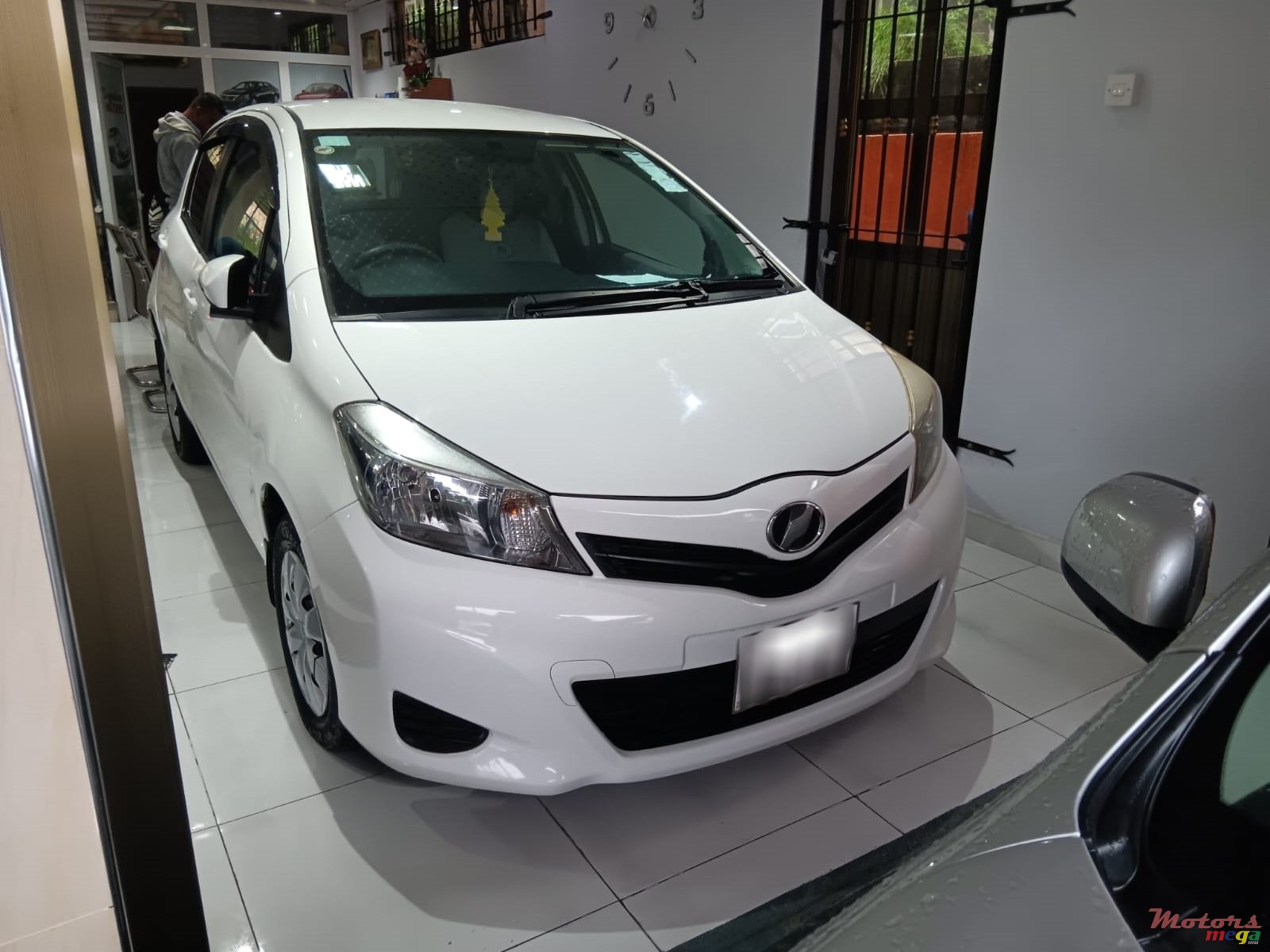 2011' Toyota Vitz photo #1