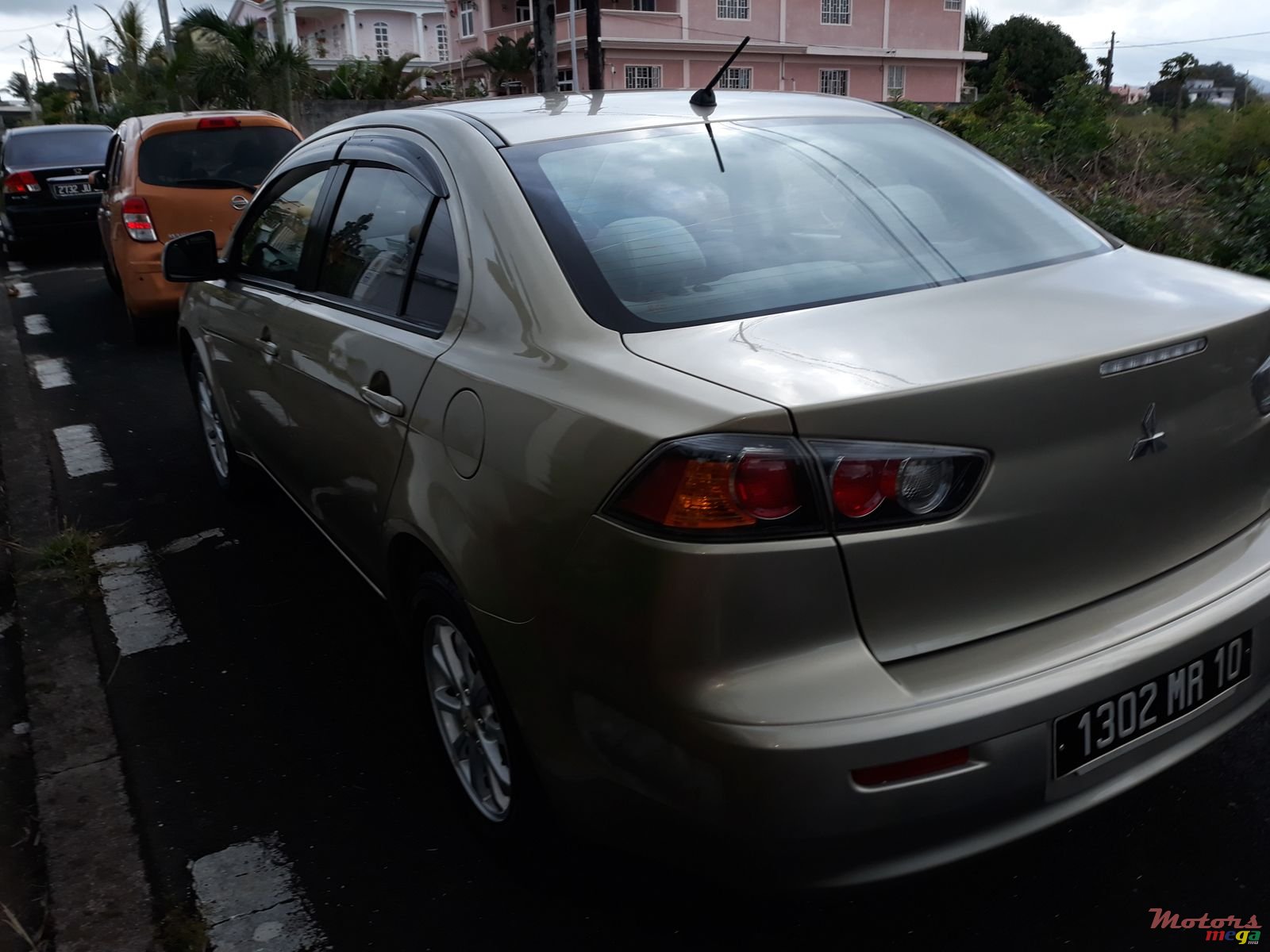 2010' Mitsubishi Lancer photo #1