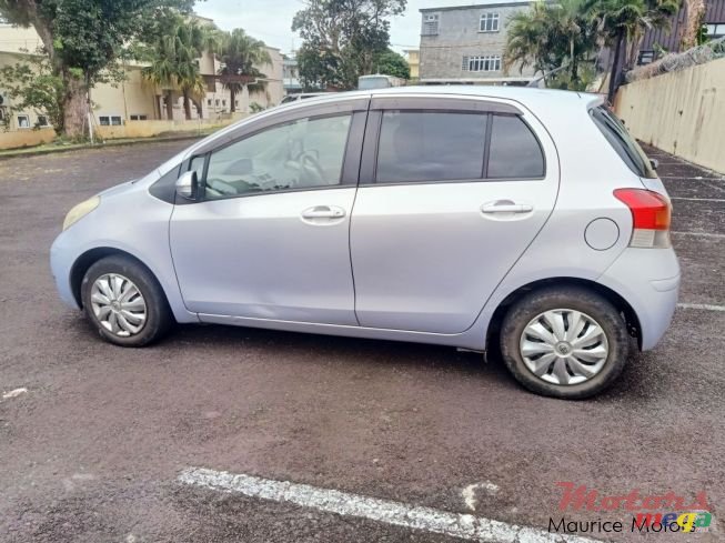 2009' Toyota Vitz photo #3