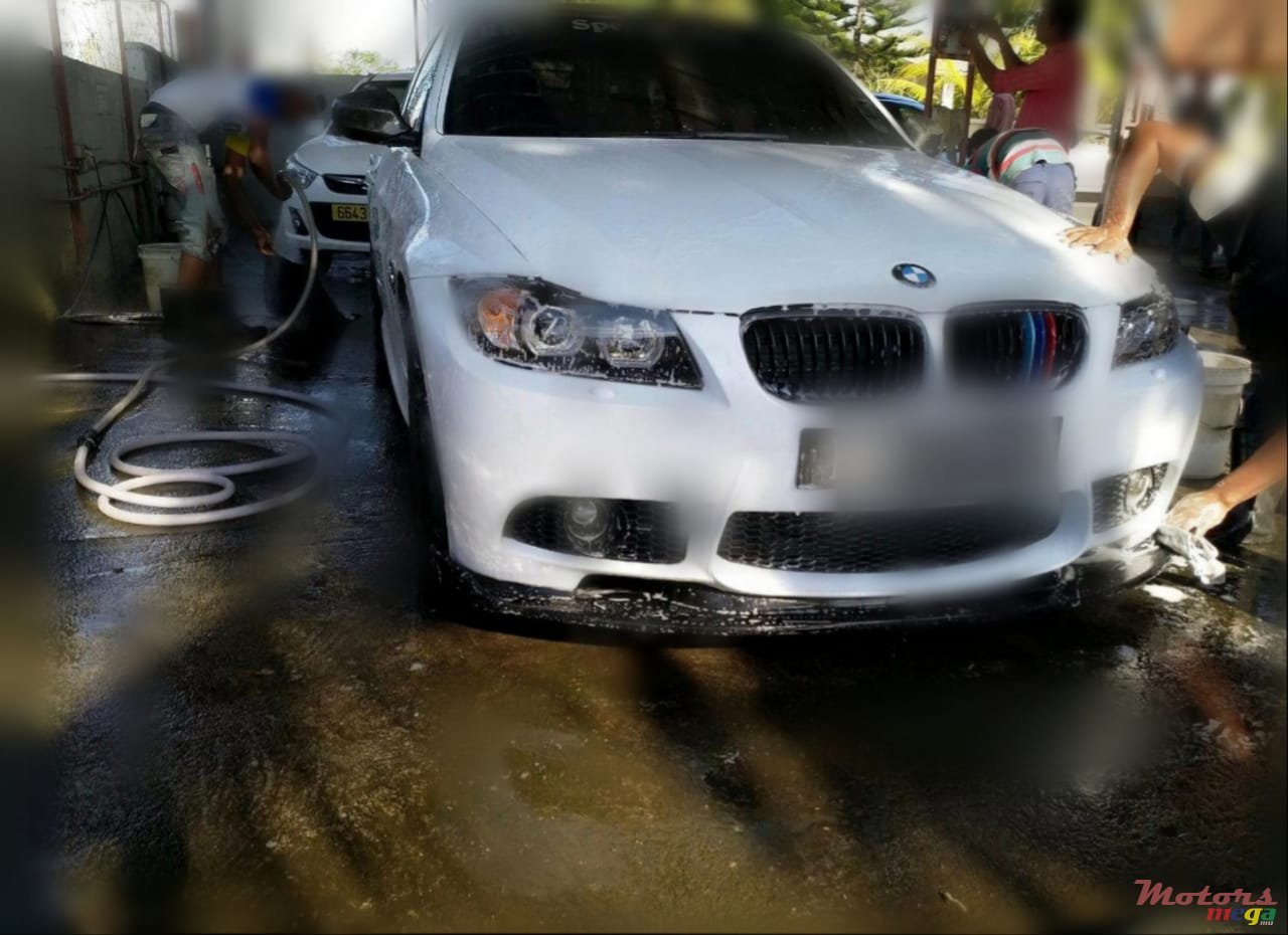 2009' BMW 318 photo #1