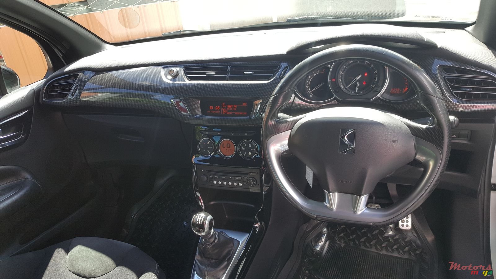 2011' Citroen DS3 photo #6