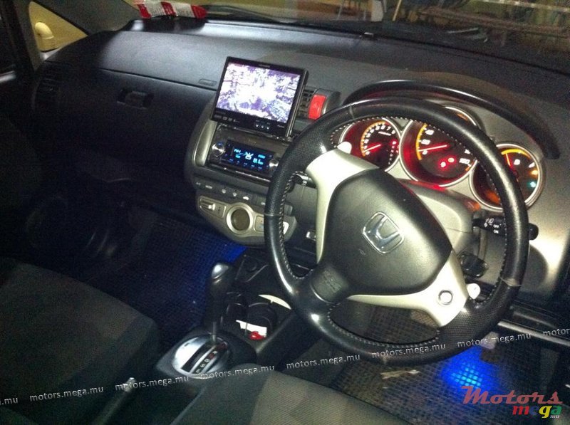 2004' Honda Fit photo #1