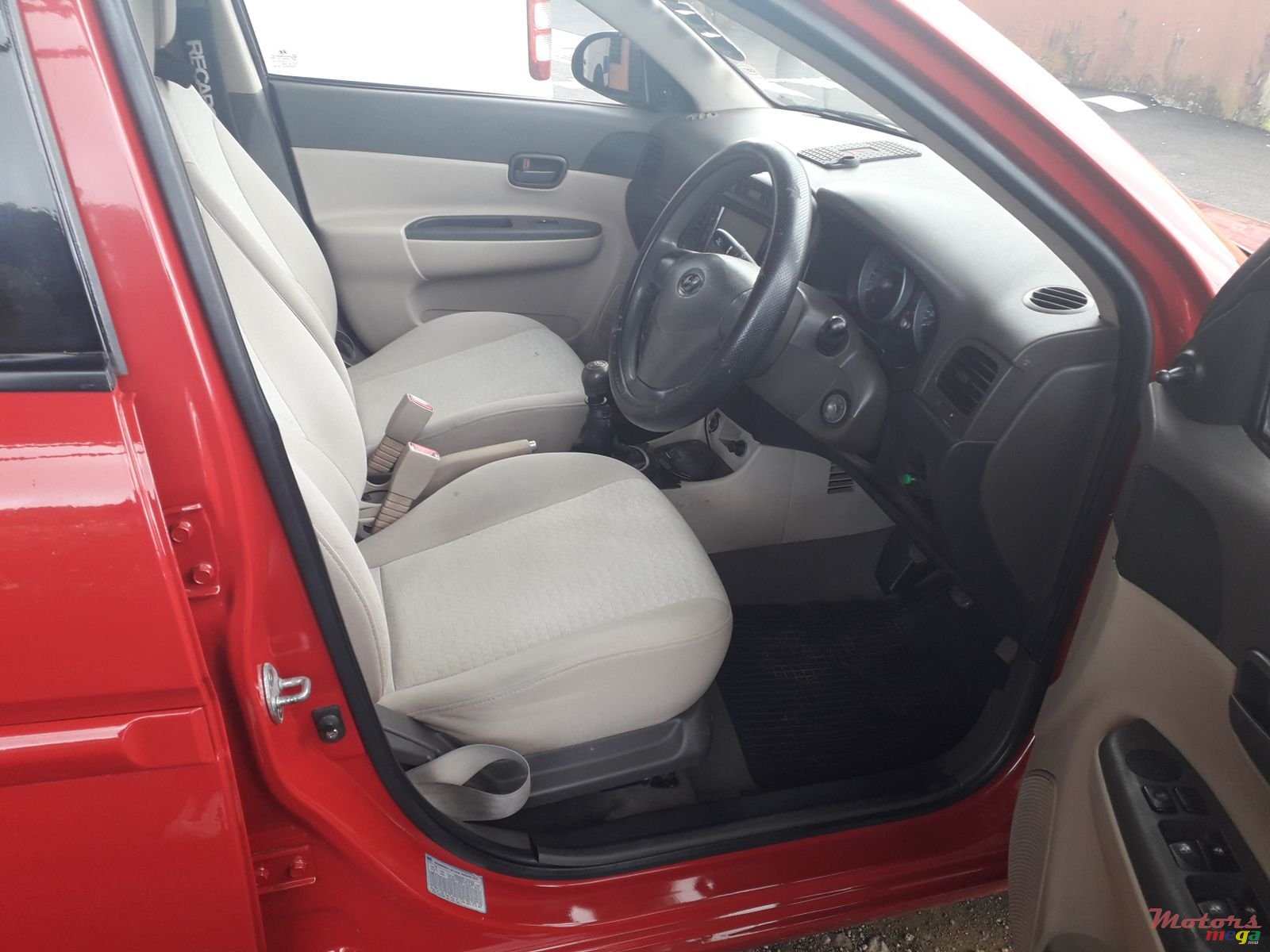 2008' Hyundai Accent photo #3