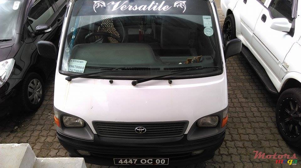 2000' Toyota HiAce photo #2