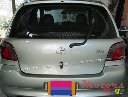 2001' Toyota vitz photo #2