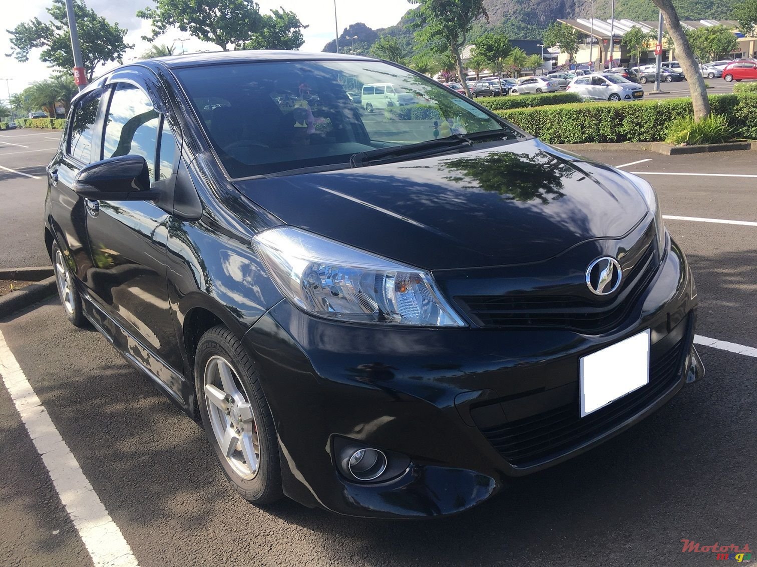 2012' Toyota Vitz photo #1