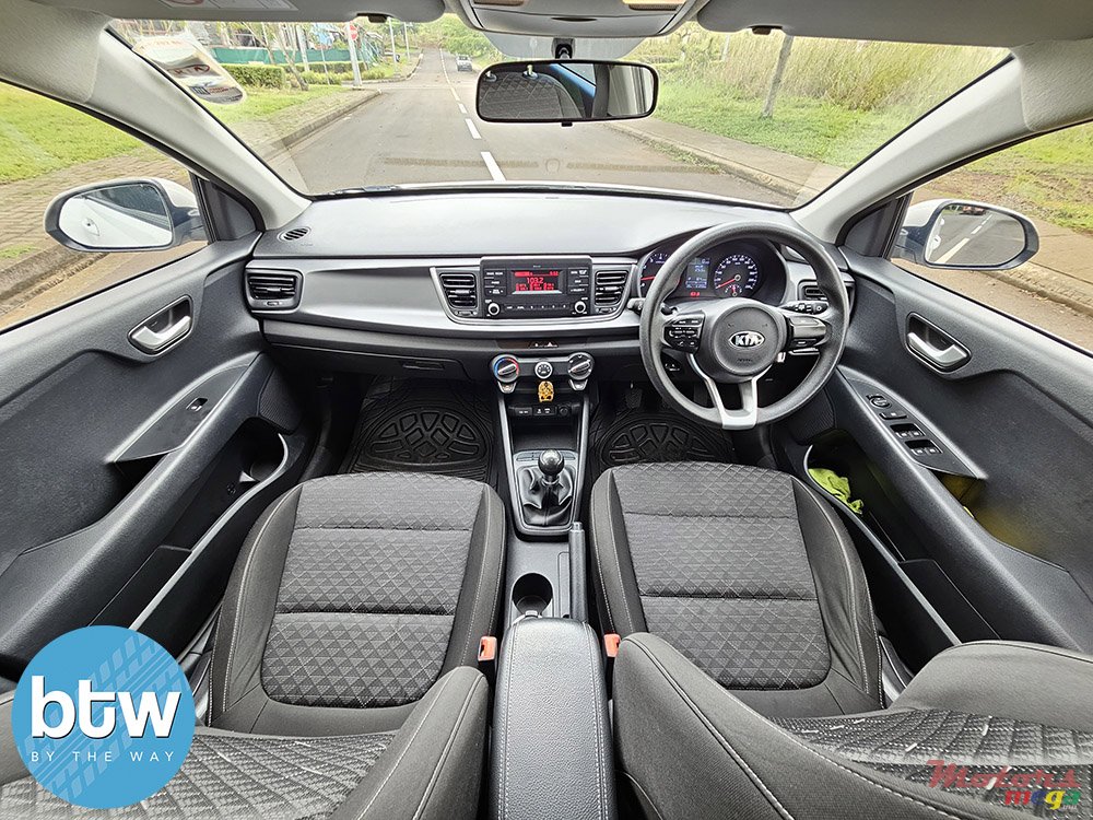 2019' Kia Rio photo #7