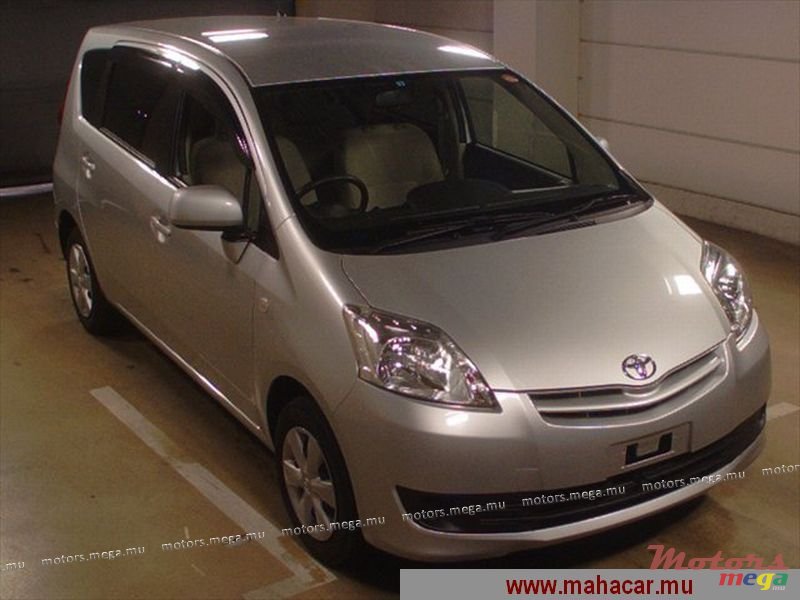 2010' Toyota Passo Sette photo #1