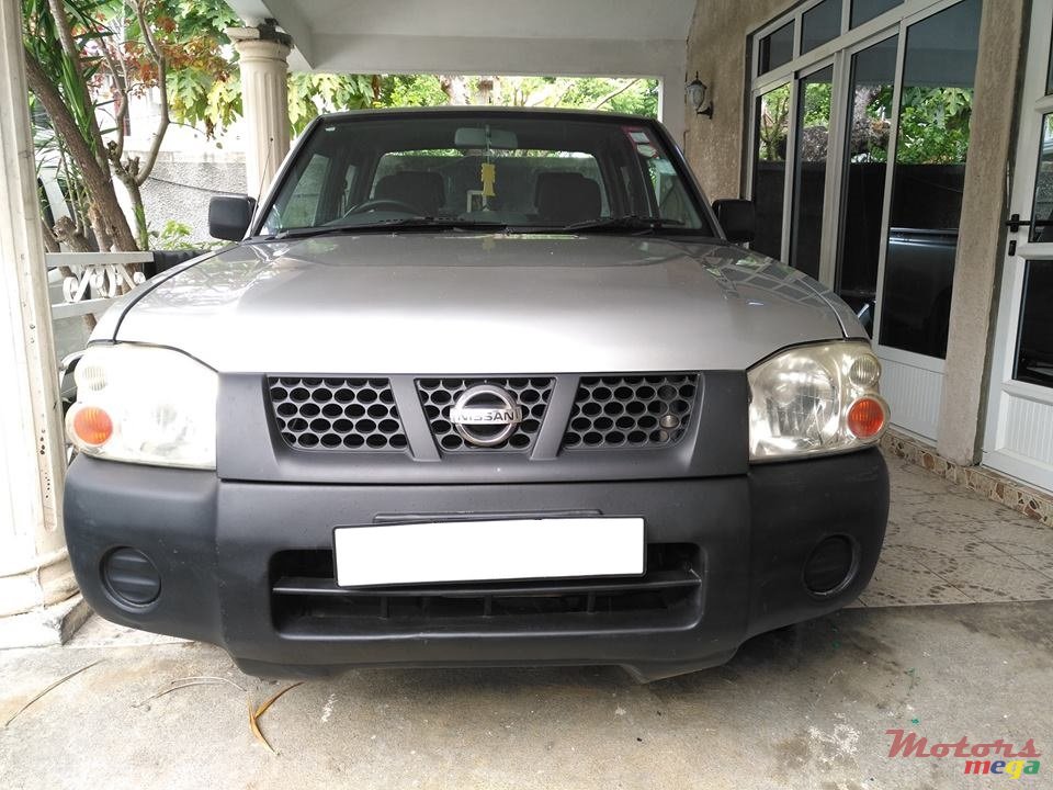 2008' Nissan Navara photo #1