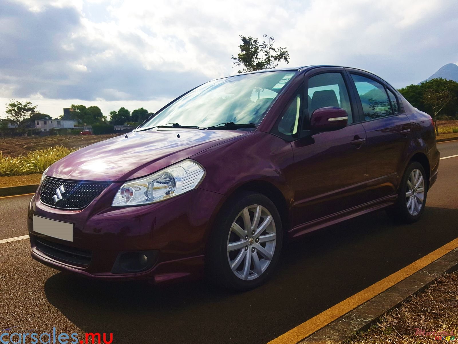 2011' Suzuki SX4 1.6 Sedan photo #2
