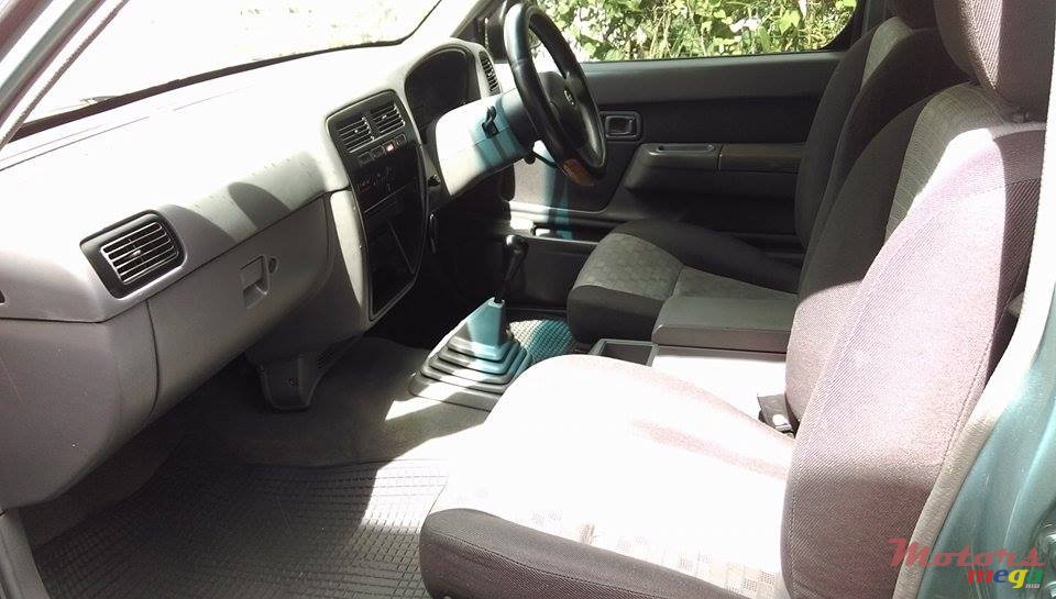 2006' Nissan Hardbody 2X4 photo #3