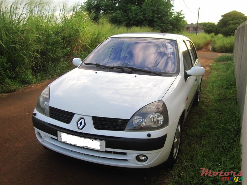2002' Renault Clio PH2 photo #2