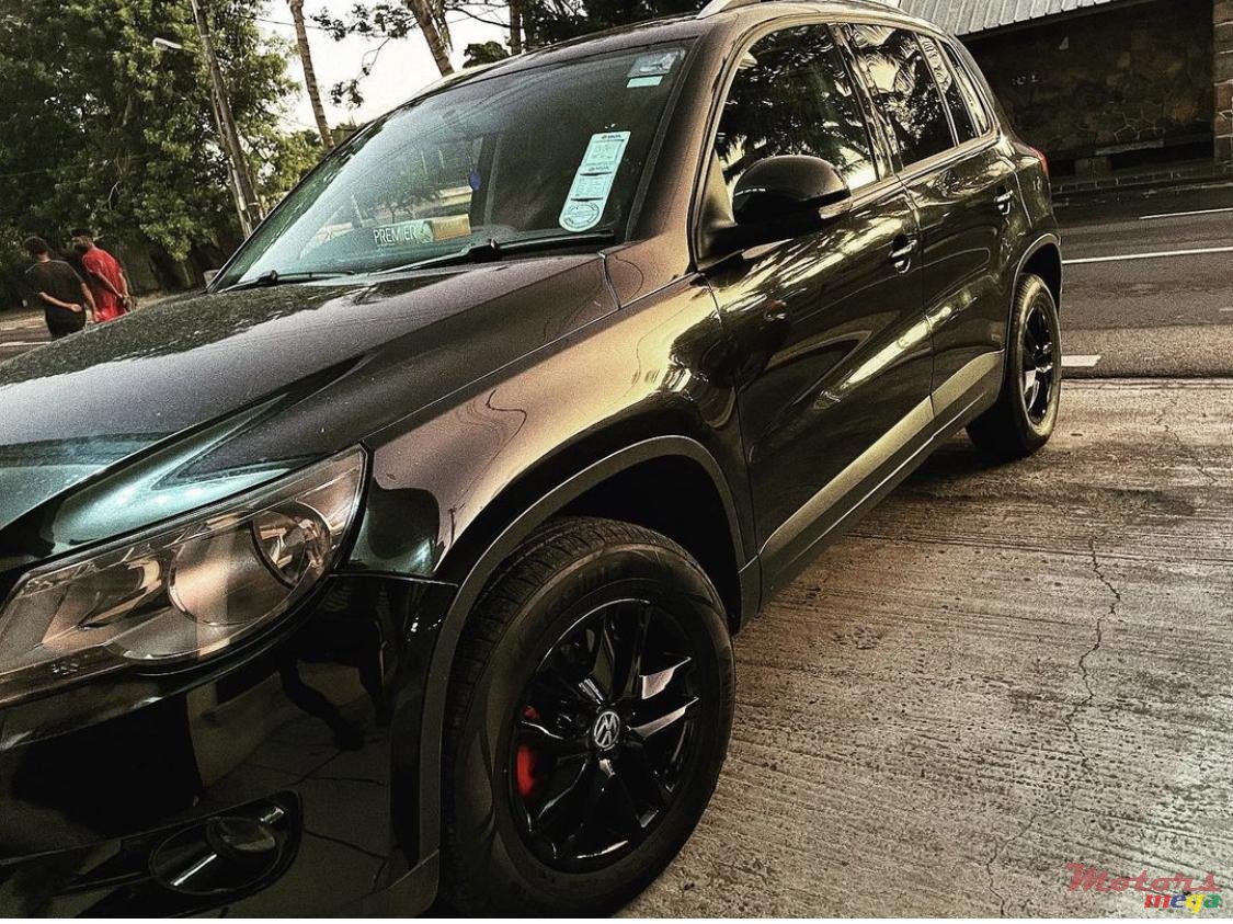 2009' Volkswagen Tiguan photo #1